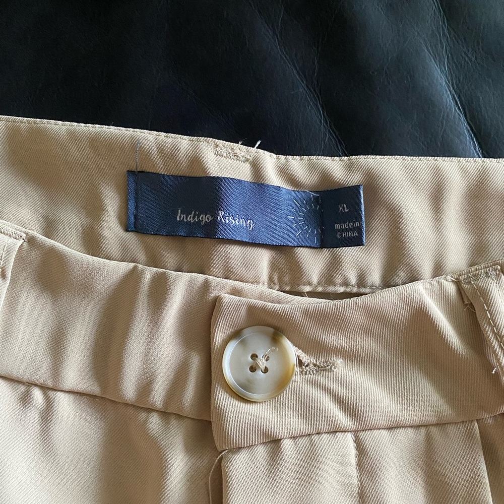 Shorts - Picture 3 of 3